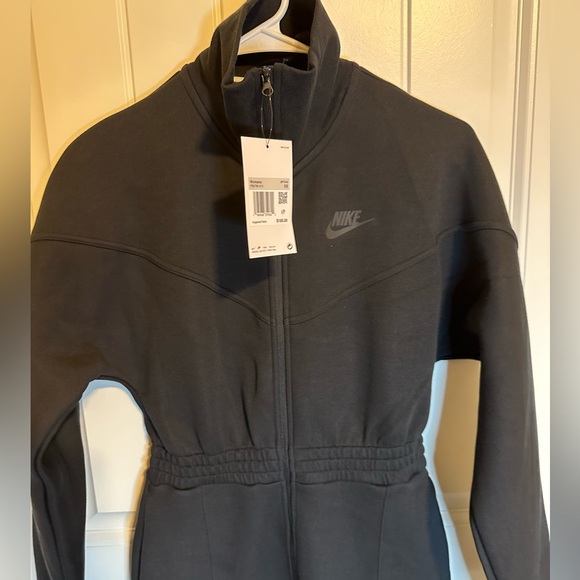 π Nike Sportswear Tech Fleece Jumpsuit - Picture 3 of 6